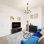 Aesthetic Cambridge Cottage Sleeps 5!
