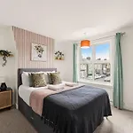Aesthetic Cambridge Cottage Sleeps 5!